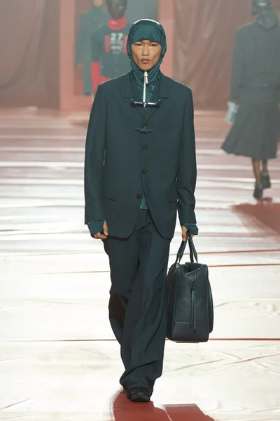 Look 32